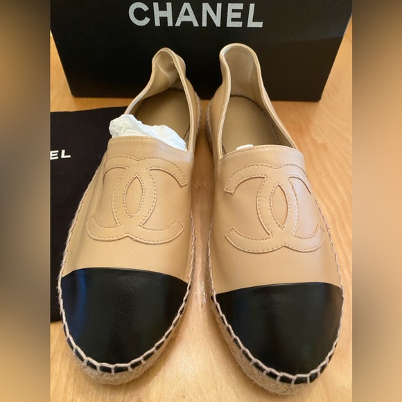 CHANEL Shoes - *NEW* CHANEL LEATHER ESPADRILLES Black/Beige Sz EU39